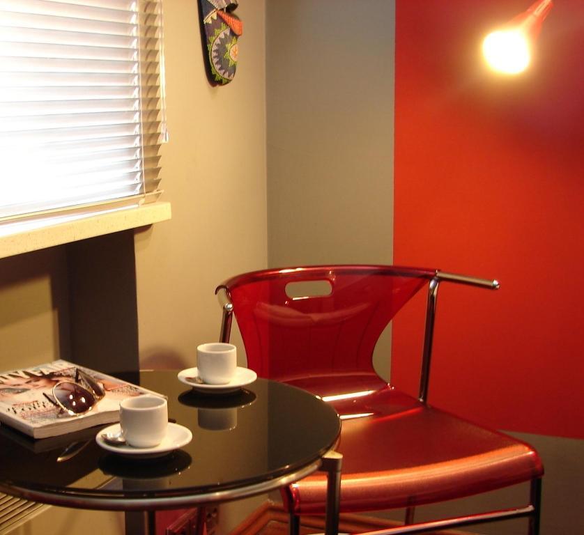 Chmielna Guest House ワルシャワ 部屋 写真