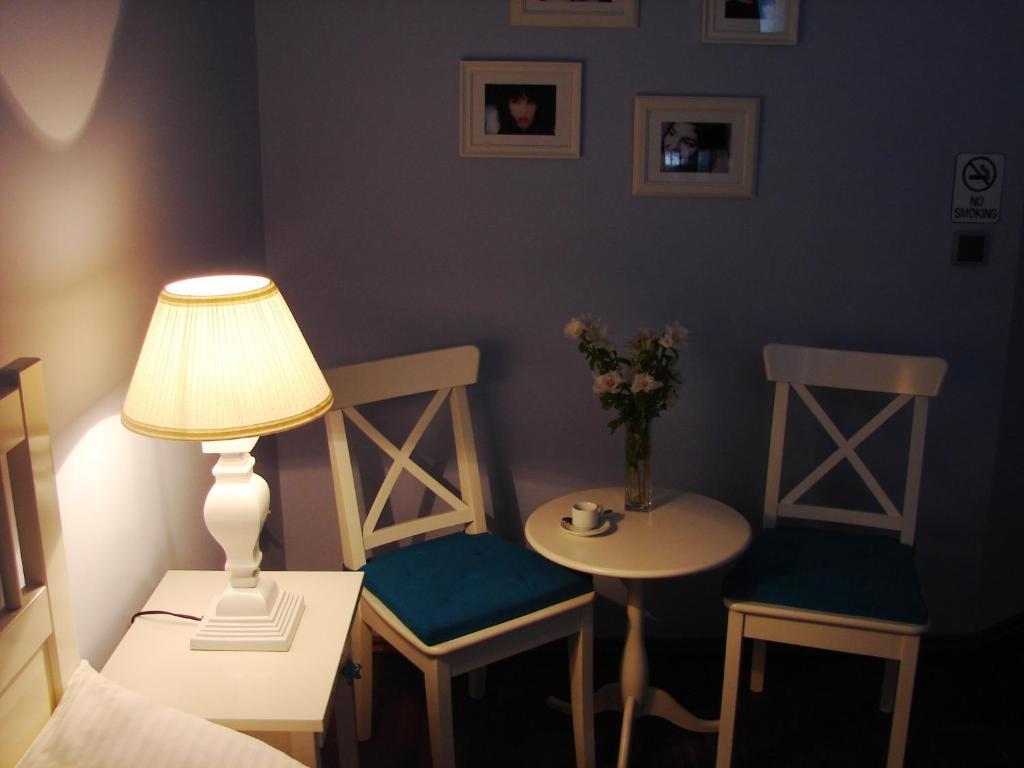 Chmielna Guest House ワルシャワ 部屋 写真